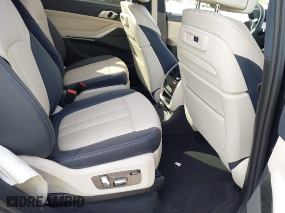 2022 BMW X7 M50i z VIN 5UXCX6C08N9M15818, wystawiony jako IAAI lot #41434065 z przebiegiem 52 740 mil mil oraz . Historia ofert i sprzedaży dostępna na DreamBid. Obrazek 8.