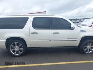 2011 Cadillac Escalade ESV Premium z VIN 1GYS4JEF9BR130075, wystawiony jako IAAI lot #42201585 z przebiegiem 237 607 mil mil oraz . Historia ofert i sprzedaży dostępna na DreamBid. Obrazek 14.