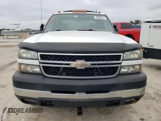 2007 Chevrolet Silverado 3500 DRW LT3 z VIN 1GCJK33D77F153108, wystawiony jako Copart lot #69105584 z przebiegiem 75 905 mil mil oraz Szkoda całkowita • Salvage title. Historia ofert i sprzedaży dostępna na DreamBid. Obrazek 5.