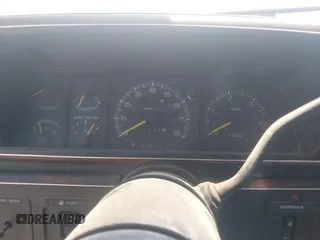1991 Ford F-350 z VIN 2FTJW35M6MCA03659, wystawiony jako IAAI lot #42583030 z przebiegiem 31 526 mil mil oraz . Historia ofert i sprzedaży dostępna na DreamBid. Obrazek 7.