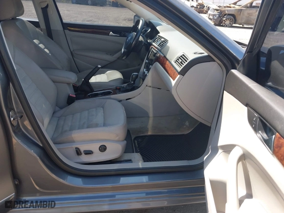2013 Volkswagen Passat SEL Premium with VIN 1VWCM7A34DC055684, listed as a IAAI auction lot 42039636 with 167,746 mi miles. Bid and sale history available at carsss.com. Image 5.