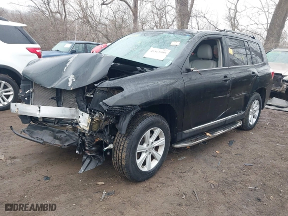 2013 Toyota Highlander with VIN 5TDBK3EH2DS243217, listed as a IAAI auction lot 41567698 with 104,850 mi miles. Bid and sale history available at carsss.com. Image 18.