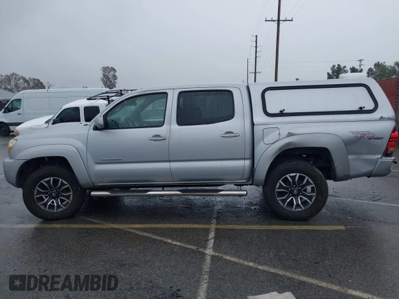 2007 Toyota Tacoma z VIN 3TMLU42N77M009397, wystawiony jako IAAI lot #41805139 z przebiegiem 256 744 mil mil oraz . Historia ofert i sprzedaży dostępna na DreamBid. Obrazek 13.