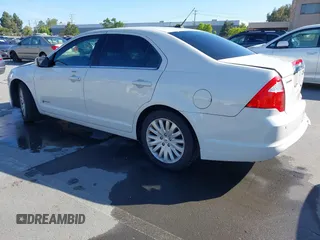 2012 Ford Fusion Hybrid z VIN 3FADP0L3XCR276182, wystawiony jako IAAI lot #42260450 z przebiegiem 133 567 mil mil oraz . Historia ofert i sprzedaży dostępna na DreamBid. Obrazek 3.
