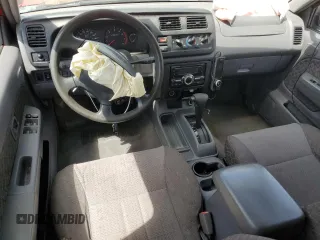 2000 Nissan Xterra XE z VIN 5N1ED28T1YC584094, wystawiony jako Copart lot #55646125 z przebiegiem 215 920 mil mil oraz Szkody całkowita. Historia ofert i sprzedaży dostępna na DreamBid. Obrazek 8.