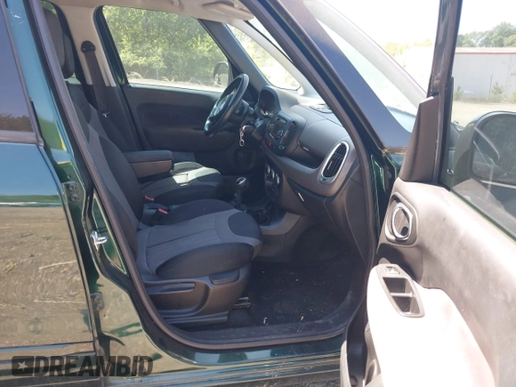 2017 FIAT 500L Pop with VIN ZFBCFAAH5HZ039425, listed as a IAAI auction lot 42013167 with 137,816 mi miles. Bid and sale history available at carsss.com. Image 5.