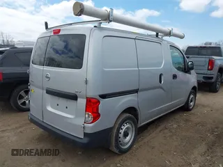 2015 Nissan NV200 SV with VIN 3N6CM0KN3FK701947, listed as a IAAI auction lot 42022905 with 35,282 mi miles. Bid and sale history available at carsss.com. Image 4.
