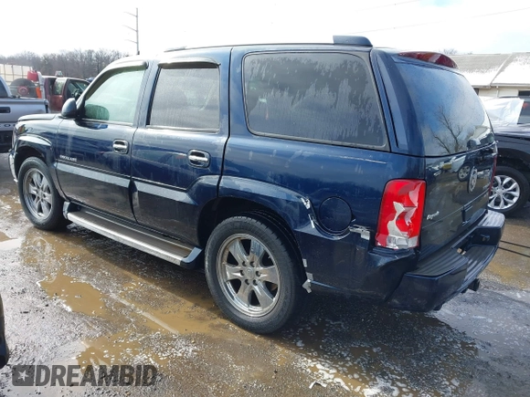 2006 Cadillac Escalade z VIN 1GYEK63N66R127117, wystawiony jako IAAI lot #41570716 z przebiegiem 126 637 mil mil oraz . Historia ofert i sprzedaży dostępna na DreamBid. Obrazek 3.