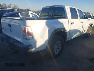 2006 Mitsubishi Raider Duro Cross with VIN 1Z7HC38K36S576409, listed as a IAAI auction lot 41410982 with 152,476 mi miles. Bid and sale history available at carsss.com. Image 4.