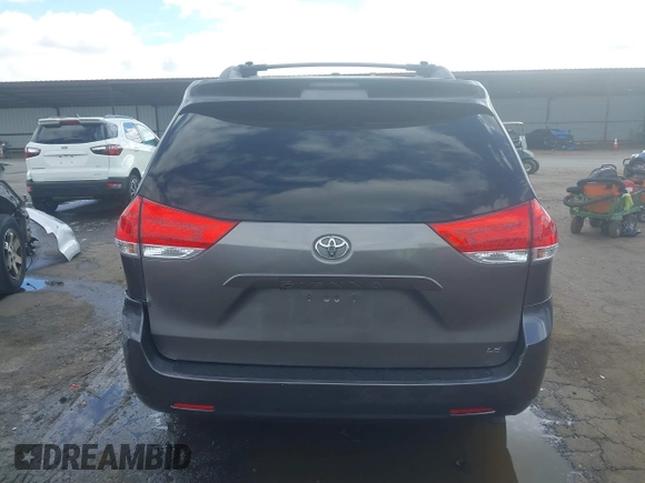 2011 Toyota Sienna LE AAS with VIN 5TDKK3DC4BS044382, listed as a IAAI auction lot 39280364 with 104,262 mi miles. Bid and sale history available at carsss.com. Image 16.