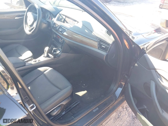 2013 BMW X1 28i with VIN WBAVM1C51DVW41977, listed as a IAAI auction lot 41607741 with 158,258 mi miles. Bid and sale history available at carsss.com. Image 5.