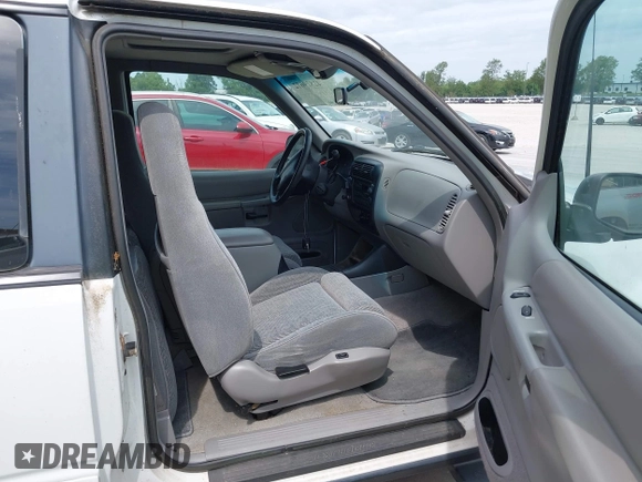 1996 Ford Explorer with VIN 1FMCU24X4TUC82009, listed as a IAAI auction lot 42829672 with 113,106 mi miles and . Bid and sale history available at DreamBid. Image 5.