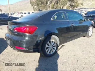 2016 Kia Forte EX with VIN KNAFX6A80G5597822, listed as a IAAI auction lot 41630981 with 128,560 mi miles and . Bid and sale history available at DreamBid. Image 4.