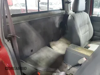 1994 Nissan Frontier XE z VIN 1N6SD16S6RC403596, wystawiony jako Copart lot #61856285 z przebiegiem 152 767 mil mil oraz Czysty tytuł • Clean title. Historia ofert i sprzedaży dostępna na DreamBid. Obrazek 10.