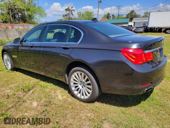2011 BMW 7 Series 750Li xDrive с VIN WBAKC8C53BC432134, выставлен на аукционе IAAI как лот 42031980 с пробегом 178 018 миль миль и . История ставок и продаж доступна на DreamBid. Изображение 3.