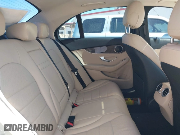 2019 Mercedes-Benz C 300 z VIN 55SWF8DBXKU298367, wystawiony jako IAAI lot #42183443 z przebiegiem 74 433 mil mil oraz . Historia ofert i sprzedaży dostępna na DreamBid. Obrazek 8.