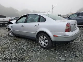 2003 Volkswagen Passat GLX with VIN WVWRH63B23P044027, listed as a Copart auction lot 71946594 with 227,654 mi miles and Salvage Title. Bid and sale history available at carsss.com. Image 2.