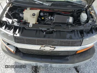 2004 Chevrolet Express Passenger z VIN 1GBFG15TX41155433, wystawiony jako Copart lot #48826455 z przebiegiem 327 969 mil mil oraz Szkoda całkowita • Salvage title. Historia ofert i sprzedaży dostępna na DreamBid. Obrazek 13.