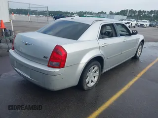 2007 Chrysler 300 Touring z VIN 2C3KA53G07H792947, wystawiony jako IAAI lot #42225359 z przebiegiem 234 291 mil mil oraz . Historia ofert i sprzedaży dostępna na DreamBid. Obrazek 4.