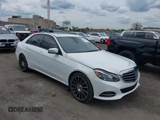 2014 Mercedes-Benz E 350 Luxury z VIN WDDHF8JB0EB017012, wystawiony jako IAAI lot #42368388 z przebiegiem 110 071 mil mil oraz . Historia ofert i sprzedaży dostępna na DreamBid. Obrazek 1.