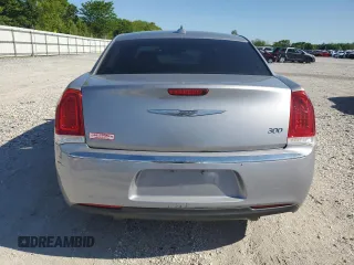 2015 Chrysler 300 Limited z VIN 2C3CCAAG5FH838054, wystawiony jako Copart lot #55480325 z przebiegiem 171 058 mil mil oraz Szkoda całkowita • Salvage title. Historia ofert i sprzedaży dostępna na DreamBid. Obrazek 6.