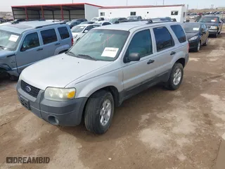 2005 Ford Escape XLT with VIN 1FMYU93145KC96311, listed as a IAAI auction lot 41948685 with 192,564 mi miles. Bid and sale history available at carsss.com. Image 2.