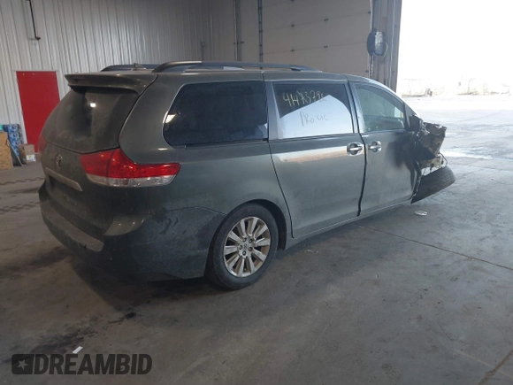 2011 Toyota Sienna XLE with VIN 5TDDK3DC6BS025101, listed as a IAAI auction lot 41473796 with 211,467 mi miles. Bid and sale history available at carsss.com. Image 4.