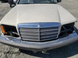 1983 Mercedes-Benz 300 SD z VIN WDBCB20A3DB048998, wystawiony jako Copart lot #57693265 z przebiegiem 155 727 mil mil oraz Czysty tytuł • Clean title. Historia ofert i sprzedaży dostępna na DreamBid. Obrazek 11.