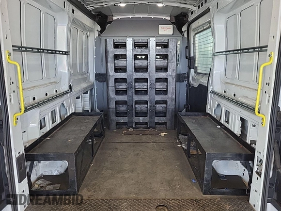 2018 Ford Transit z VIN 1FTYE1CM3JKB42289, wystawiony jako IAAI lot #42717396 z przebiegiem 88 406 mil mil oraz . Historia ofert i sprzedaży dostępna na DreamBid. Obrazek 23.