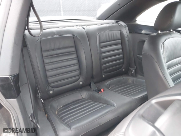 2012 Volkswagen Beetle 2.0T Turbo PZEV with VIN 3VWVA7AT1CM635697, listed as a IAAI auction lot 41552112 with 150,689 mi miles. Bid and sale history available at carsss.com. Image 7.
