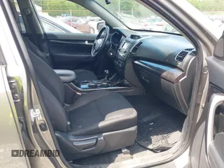 2015 Kia Sorento LX with VIN 5XYKT4A75FG640517, listed as a IAAI auction lot 42019468 with 135,710 mi miles. Bid and sale history available at carsss.com. Image 5.