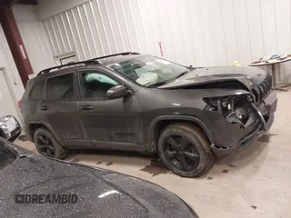 2018 Jeep Cherokee Latitude Tech Connect with VIN 1C4PJMCB4JD543507, listed as a IAAI auction lot 42001651 with 110,973 mi miles. Bid and sale history available at carsss.com. Image 13.