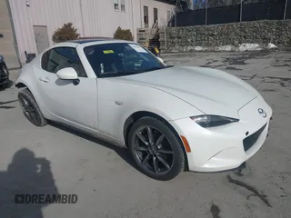 2020 Mazda MX-5 Miata Grand Touring z VIN JM1NDAM73L0418905, wystawiony jako IAAI lot #41483602 z przebiegiem 43 242 mil mil oraz . Historia ofert i sprzedaży dostępna na DreamBid. Obrazek 1.