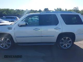 2007 Cadillac Escalade z VIN 1GYEC63817R312426, wystawiony jako IAAI lot #42332110 z przebiegiem 267 506 mil mil oraz . Historia ofert i sprzedaży dostępna na DreamBid. Obrazek 15.