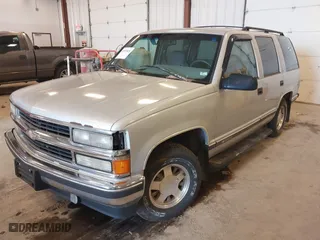 1996 Chevrolet Tahoe Limited with VIN 1GNEC13R4TJ318772, listed as a IAAI auction lot 41953820 with 250,262 mi miles. Bid and sale history available at carsss.com. Image 2.