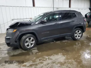 2019 Jeep Compass Latitude z VIN 3C4NJDBB4KT670391, wystawiony jako Copart lot #61283805 z przebiegiem 80 584 mil mil oraz Szkoda całkowita • Salvage title. Historia ofert i sprzedaży dostępna na DreamBid. Obrazek 1.