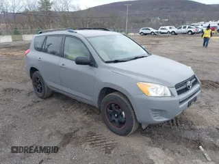 2009 Toyota RAV4 with VIN JTMBF33V195016336, listed as a IAAI auction lot 41963489 with 165,718 mi miles. Bid and sale history available at carsss.com. Image 1.
