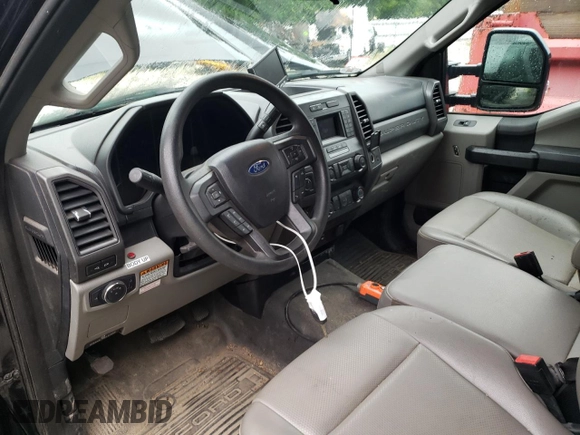 2021 Ford F-550 XL z VIN 1FDUF5HT5MEC13610, wystawiony jako Copart lot #59234043 z przebiegiem 8064 mil mil oraz . Historia ofert i sprzedaży dostępna na DreamBid. Obrazek 8.