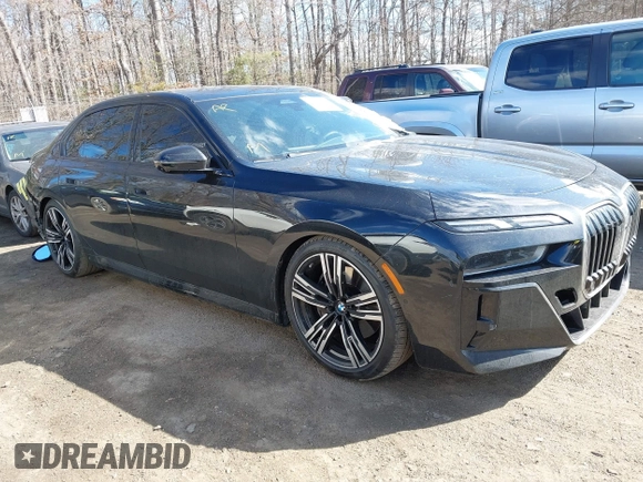 2023 BMW 7 Series 740i z VIN WBA23EH0XPCM66798, wystawiony jako IAAI lot #41672032 z przebiegiem 111 311 mil mil oraz . Historia ofert i sprzedaży dostępna na DreamBid. Obrazek 1.