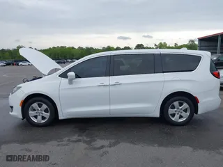 2020 Chrysler Pacifica Touring with VIN 2C4RC1FG4LR135808, listed as a IAAI auction lot 41932205 with 152,073 mi miles. Bid and sale history available at carsss.com. Image 14.