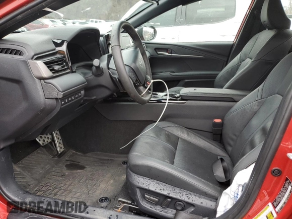 2025 Toyota Camry LE z VIN 4T1DBADK7SU010111, wystawiony jako Copart lot #49483295 z przebiegiem 2 765 mil mil oraz Szkoda całkowita • Salvage title. Historia ofert i sprzedaży dostępna na DreamBid. Obrazek 7.