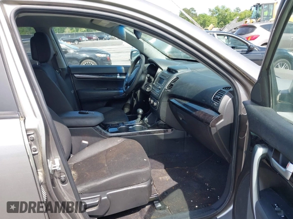 2014 Kia Sorento LX with VIN 5XYKT3A60EG486699, listed as a IAAI auction lot 42143270 with 127,190 mi miles and . Bid and sale history available at DreamBid. Image 5.