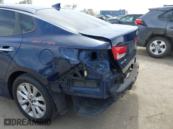 2017 Kia Optima LX z VIN 5XXGT4L37HG154590, wystawiony jako IAAI lot #42229141 z przebiegiem 112 134 mil mil oraz . Historia ofert i sprzedaży dostępna na DreamBid. Obrazek 6.