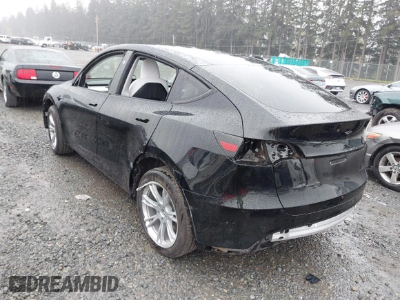 2024 Tesla Model Y Long Range z VIN 7SAYGDEE4RF014480, wystawiony jako IAAI lot #41979686 z przebiegiem 13 829 mil mil oraz . Historia ofert i sprzedaży dostępna na DreamBid. Obrazek 3.