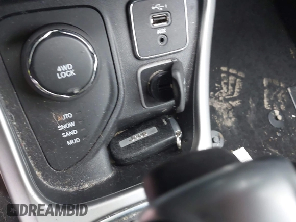 2020 Jeep Compass Latitude with VIN 3C4NJDBB9LT255911, listed as a IAAI auction lot 41398228 with 105,264 mi miles. Bid and sale history available at carsss.com. Image 11.