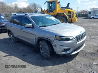 2020 Jeep Cherokee Limited z VIN 1C4PJMDN5LD633146, wystawiony jako IAAI lot #42031318 z przebiegiem 45 900 mil mil oraz . Historia ofert i sprzedaży dostępna na DreamBid. Obrazek 1.