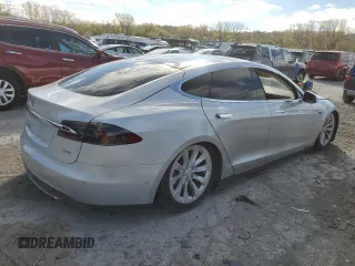 2015 Tesla Model S 85D with VIN 5YJSA1H2XFFP73196, listed as a Copart auction lot 75903524 with Not Provided miles and Salvage Title. Bid and sale history available at carsss.com. Image 3.