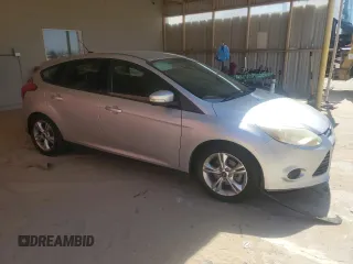 2014 Ford Focus SE z VIN 1FADP3K29EL239636, wystawiony jako Copart lot #59054945 z przebiegiem 130 960 mil mil oraz Czysty tytuł • Clean title. Historia ofert i sprzedaży dostępna na DreamBid. Obrazek 4.
