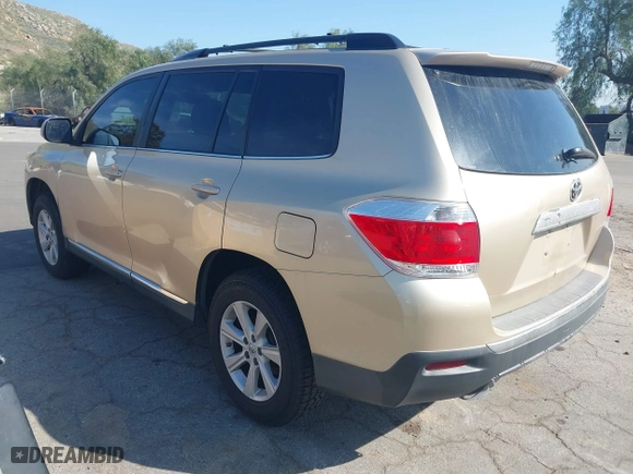 2011 Toyota Highlander with VIN 5TDZK3EH5BS042262, listed as a IAAI auction lot 41868350 with 239,202 mi miles. Bid and sale history available at carsss.com. Image 3.