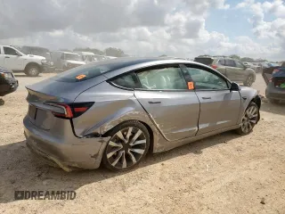 2025 Tesla Model 3 Long Range z VIN 5YJ3E1EA0SF878134, wystawiony jako Copart lot #59854975 z przebiegiem Nie podano mil oraz Szkoda całkowita • Salvage title. Historia ofert i sprzedaży dostępna na DreamBid. Obrazek 3.